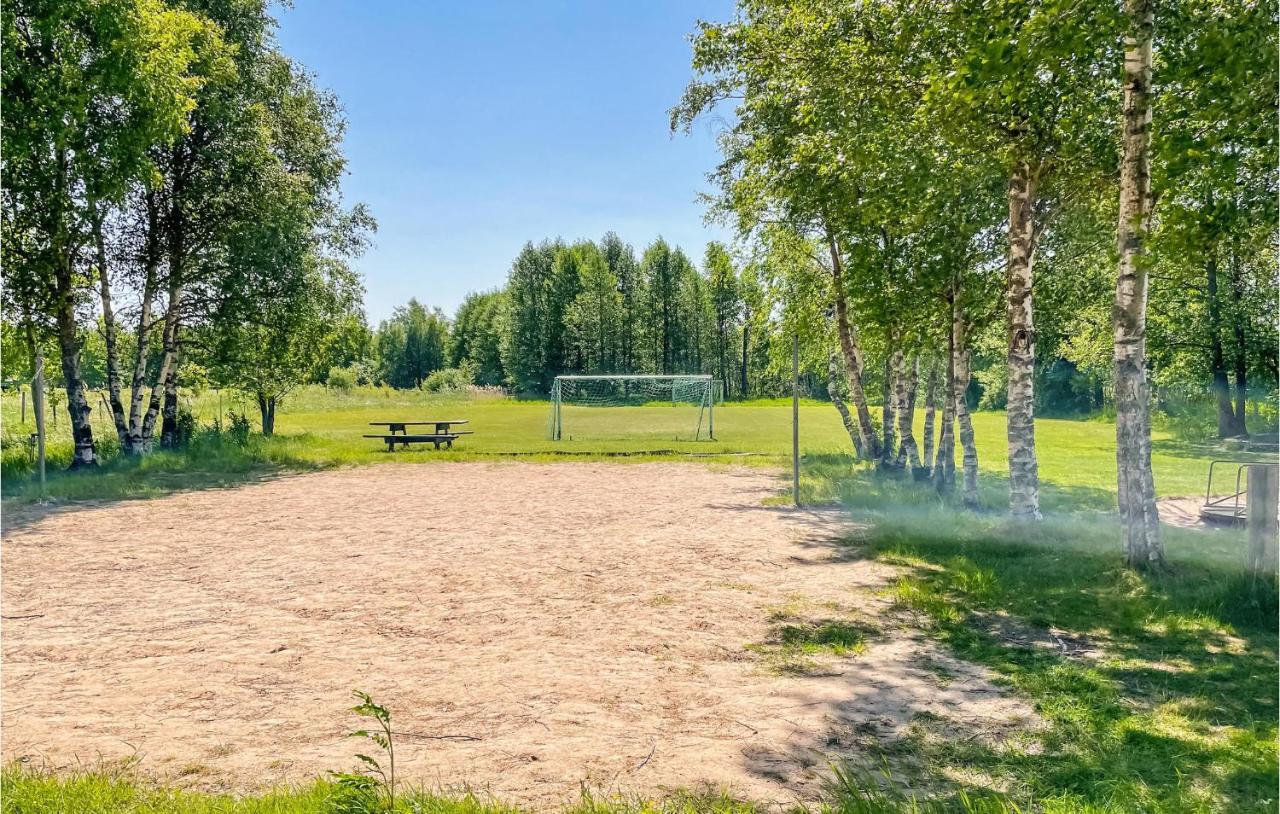 Cozy Home In Oerebro With Wifi Exterior photo